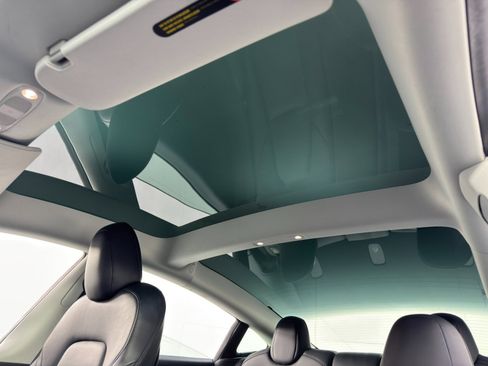 Used 2022 Tesla Model 3 image 12