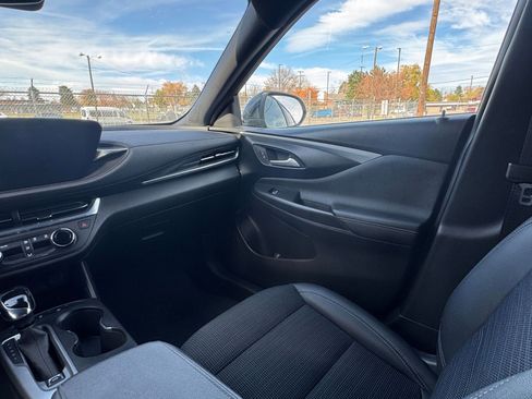 Used 2025 Buick Envista Preferred image 33