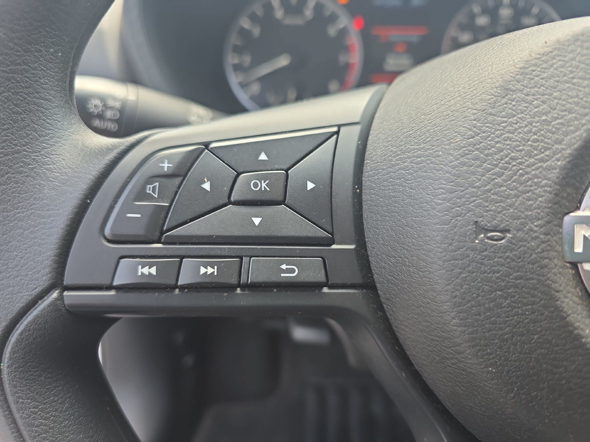 Used 2025 Nissan Sentra S FWD image 16