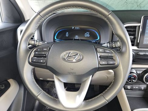 Used 2025 Hyundai Venue SEL FWD image 24