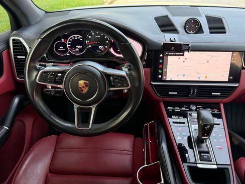 Used 2022 Porsche Cayenne AWD/4WD image 2