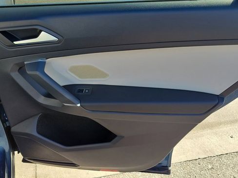 Certified 2020 Volkswagen Tiguan SE image 11