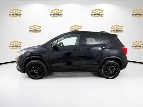 Used 2022 Chevrolet Trax LT w/ Midnight Edition image 4