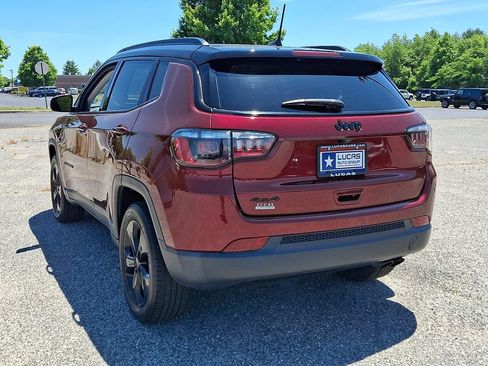 Used 2021 Jeep Compass Latitude w/ Sun and Sound Group AWD/4WD image 9
