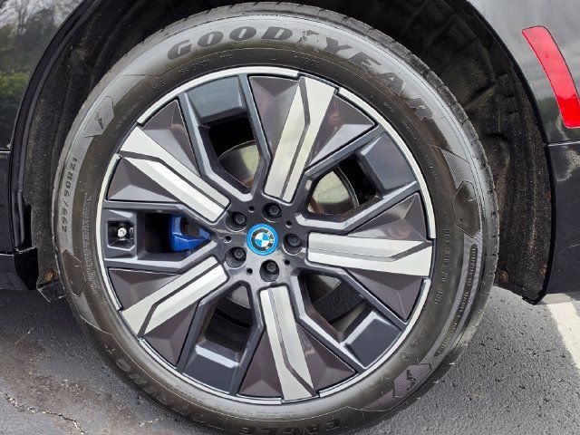 Used 2024 BMW iX xDrive50 w/ Premium Package AWD/4WD image 12
