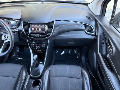 Used 2021 Chevrolet Trax LT w/ LT Convenience Package image 20