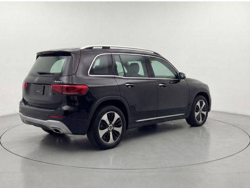 Used 2025 Mercedes-Benz GLB 250 4MATIC image 9