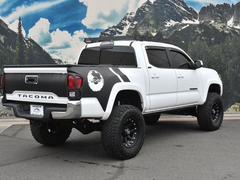 Used 2019 Toyota Tacoma SR5 AWD/4WD image 3