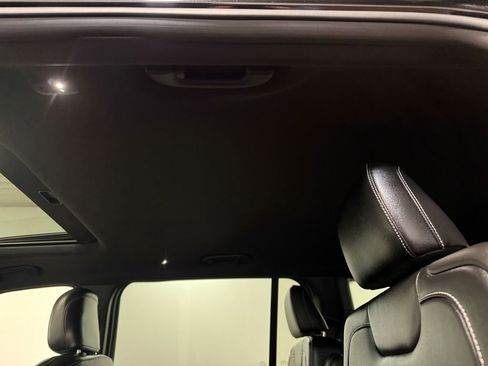 Used 2023 Jeep Grand Cherokee L Laredo image 11