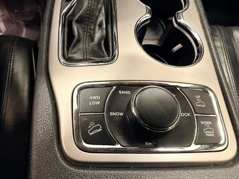 Used 2018 Jeep Grand Cherokee Overland AWD/4WD image 25
