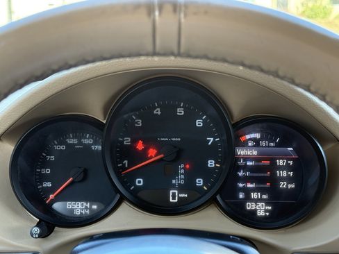 Used 2015 Porsche Boxster image 26