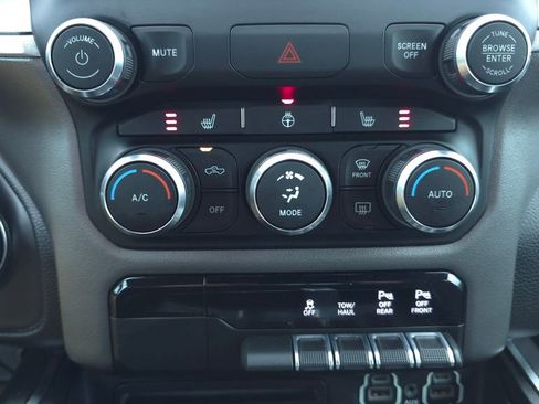 Used 2019 RAM 1500 Big Horn AWD/4WD image 32