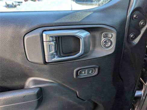 Used 2023 Jeep Gladiator Sport image 17