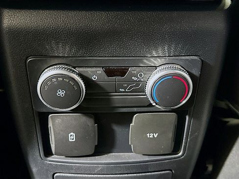 Used 2022 Ford Explorer XLT w/ Equipment Group 202A image 25