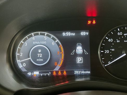 Used 2023 Nissan Kicks SR image 19