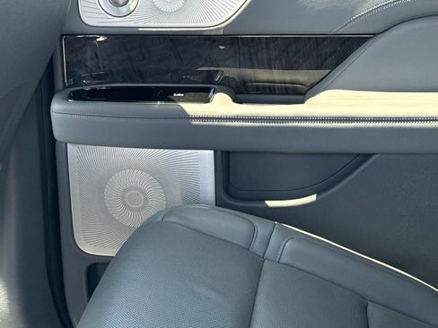 Used 2018 Lincoln Navigator Reserve w/ Technology Package AWD/4WD image 19