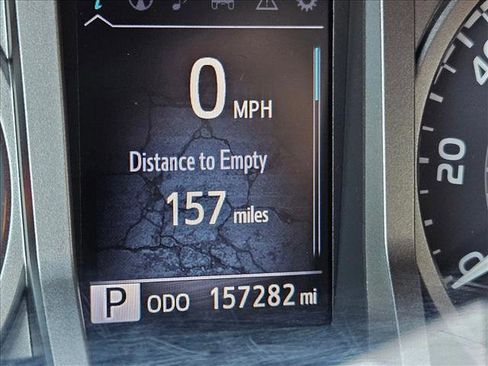 Used 2016 Toyota Tacoma Limited w/ Towing Package image 10