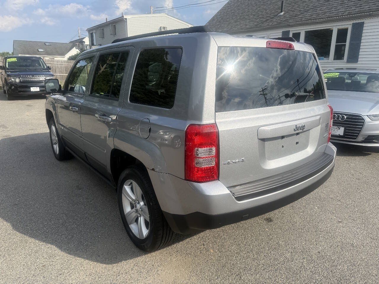 Used 2015 Jeep Patriot Latitude AWD/4WD image 3