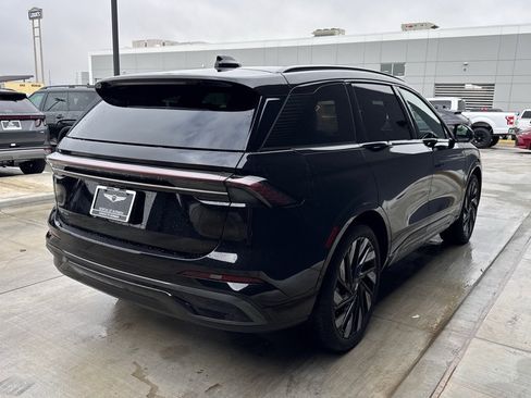 Used 2025 Lincoln Nautilus Reserve image 23