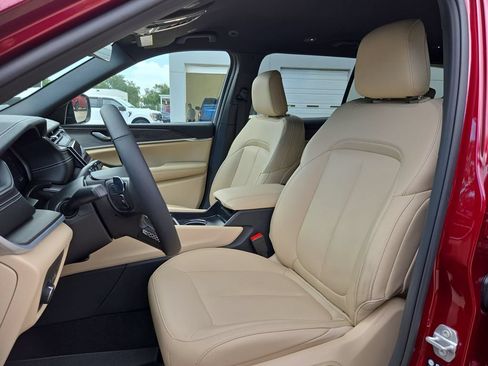 Used 2025 Jeep Grand Cherokee L Limited RWD image 16