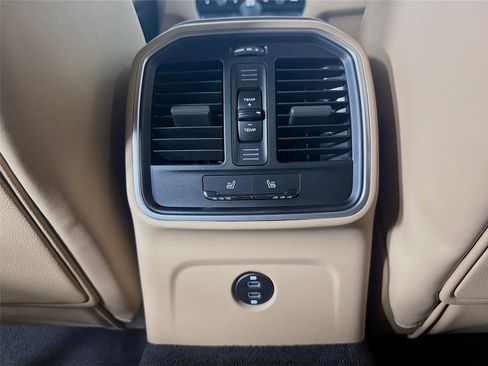 New 2026 Porsche Macan Turbo image 21