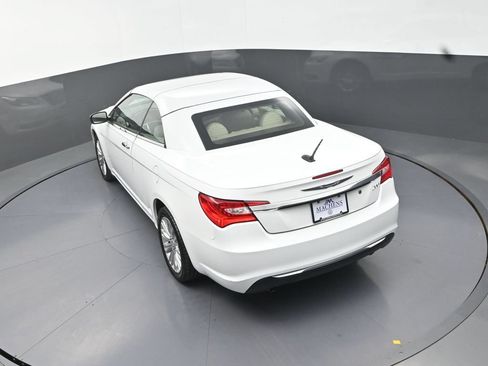 Used 2011 Chrysler 200 Limited FWD image 19