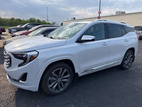 Used 2020 GMC Terrain Denali w/ Denali Premium Package AWD/4WD image 1