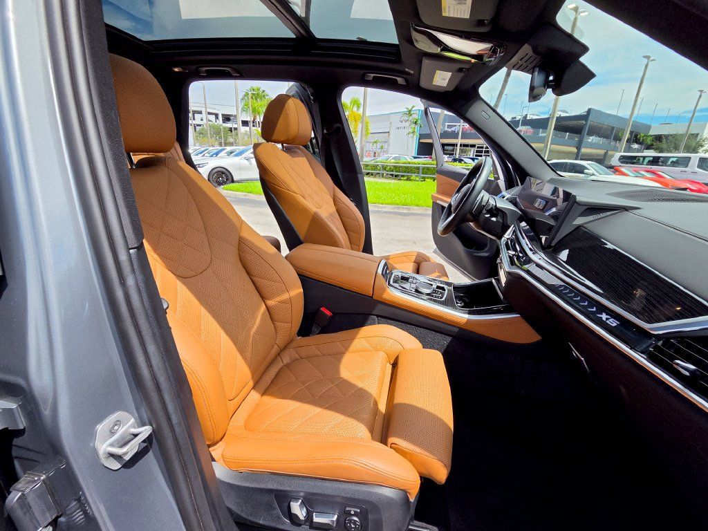 Used 2025 BMW X5 sDrive40i w/ M Sport Package RWD image 23