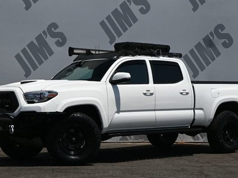 Used 2020 Toyota Tacoma TRD Sport w/ Technology Package AWD/4WD image 1