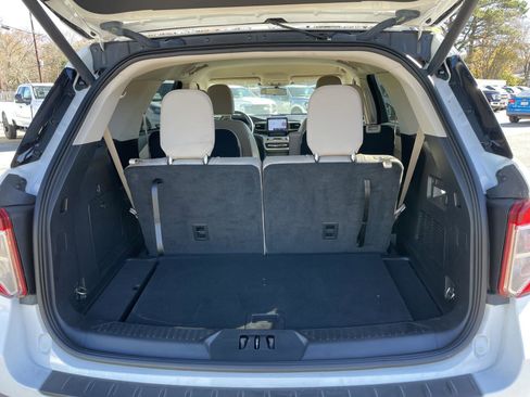Used 2022 Ford Explorer XLT image 37