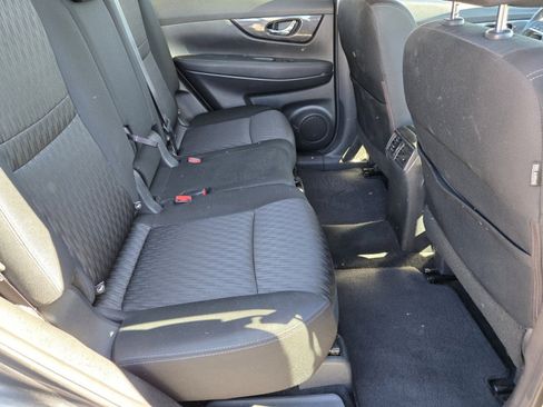 Used 2018 Nissan Rogue SV w/ Premium Package image 11