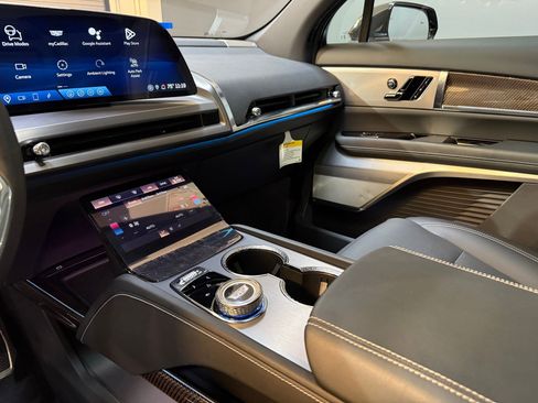 New 2026 Cadillac Vistiq Sport AWD/4WD image 33