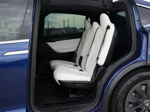 Used 2019 Tesla Model X 75D image 19