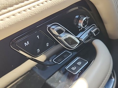 Used 2022 Land Rover Range Rover P525 Westminster Edition image 34