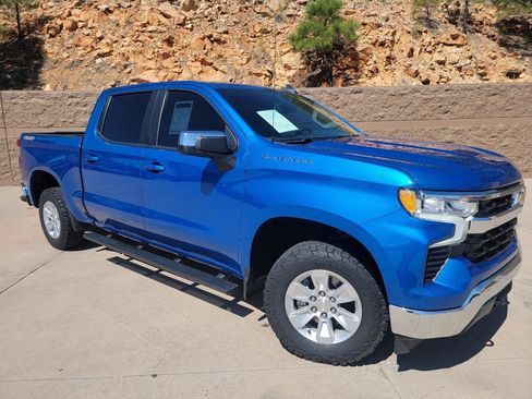 Used 2022 Chevrolet Silverado 1500 LT w/ Protection Package AWD/4WD image 3