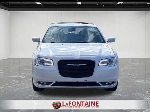 Used 2019 Chrysler 300 Touring L w/ Quick Order Package 22F image 8