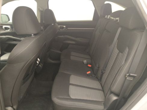 Used 2022 Kia Sorento LX FWD image 18