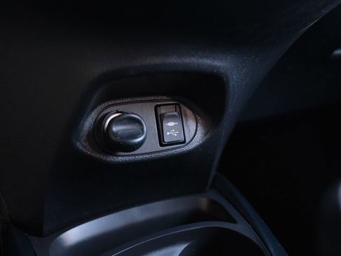 Used 2016 Toyota Yaris SE image 23