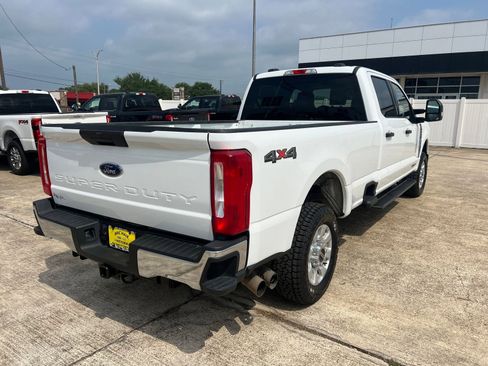 Used 2024 Ford F250 XLT AWD/4WD image 3