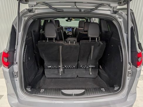 Used 2022 Chrysler Pacifica Touring-L w/ S Appearance Package image 26