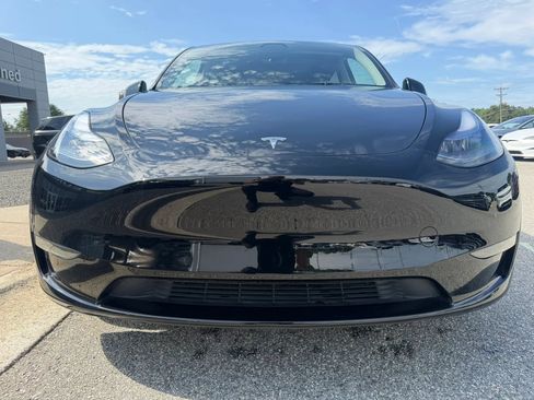Used 2023 Tesla Model Y Long Range AWD/4WD image 23
