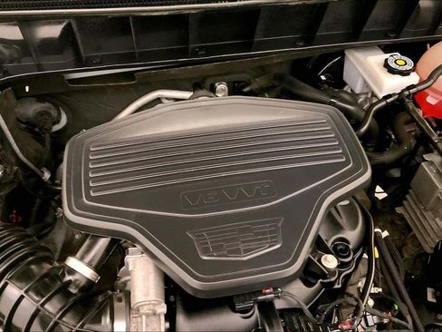 Used 2018 Cadillac XT5 Luxury w/ Driver Awareness Package image 31