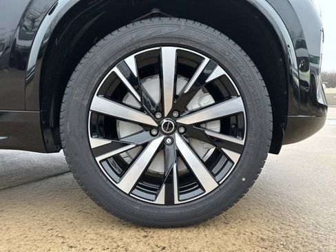 New 2026 Volvo XC90 B5 Core w/ Protection Package Premier image 9