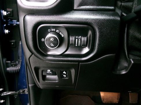 Used 2019 RAM 1500 Big Horn AWD/4WD image 37