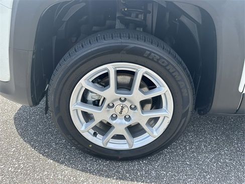 Used 2023 Jeep Renegade Latitude image 11