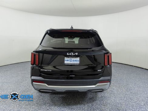 Used 2024 Kia Sorento S AWD/4WD image 6
