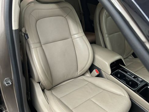 Used 2020 Lincoln Corsair FWD w/ Premium Package image 34