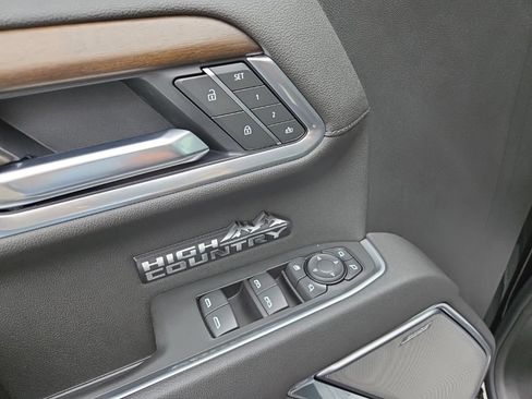 Certified 2026 Chevrolet Silverado 1500 High Country w/ Midnight Edition AWD/4WD image 17