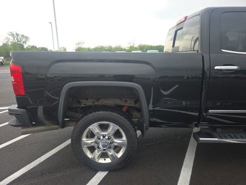 Used 2017 GMC Sierra 2500 Denali w/ Duramax Plus Package AWD/4WD image 8