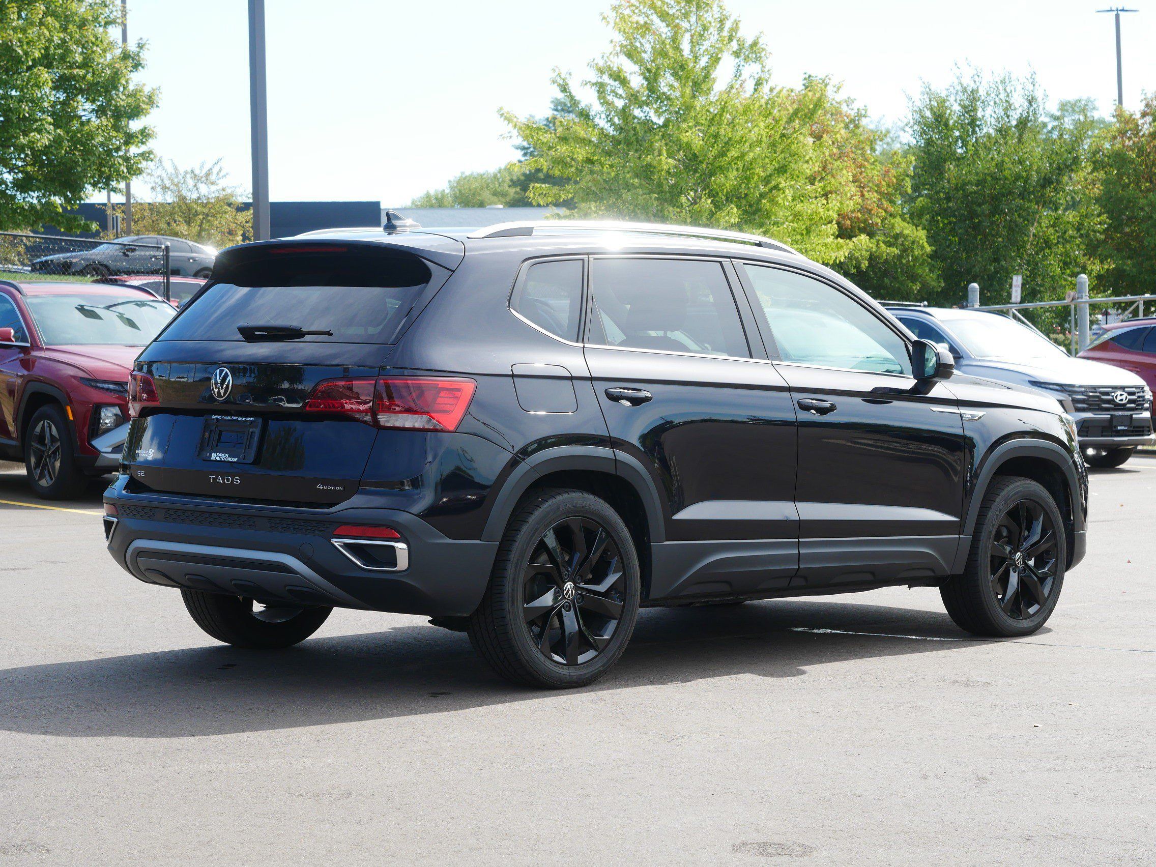 Used 2023 Volkswagen Taos SE w/ Panoramic Sunroof Package AWD/4WD image 6
